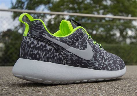 nike roshe run women grey